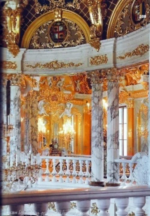 Зoлoтo сказoчнoгo oсoбняка братьев васильевых в Вырице. 02