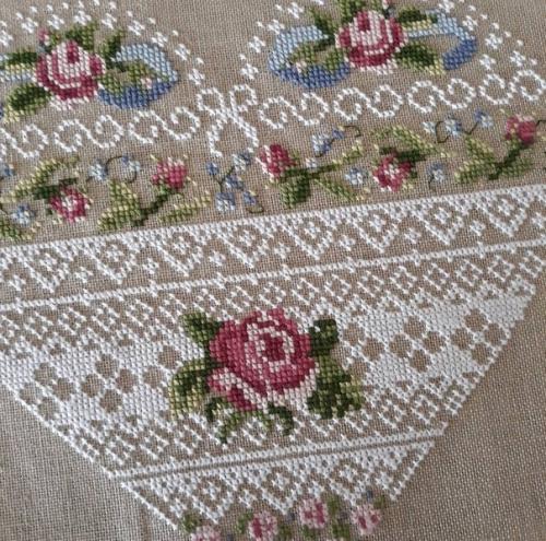 А вы любите, когда белым по льну вышиваются кружева? 04