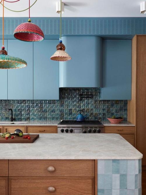 Дом в Торонто с 19 видами плитки и средиземноморским настроением. 02