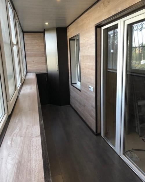 Мы отделку лоджии ламинатом делали. 01