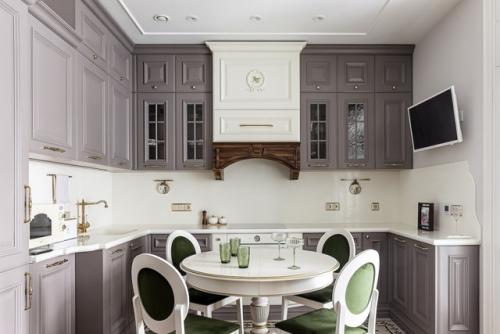 Красивая кухня с функцией гостиной и шикарной зоной отдыха на лоджии. 01