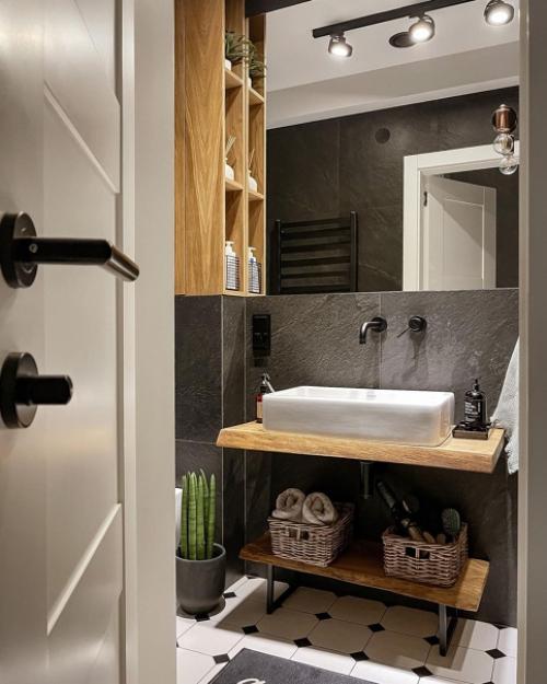 Темно-серый и зелёный цвет с большим количеством дерева в семейном доме в стиле сканди: уютный интерьер, полный вдохновляющих идей. 08