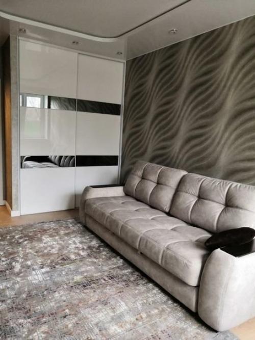 Купили вот такую вот квартиру, уже с готовым ремонтом. 02