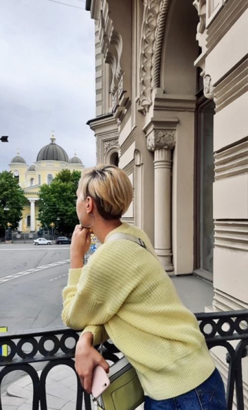 На балконе квартиры иосифа Бродского мурузи в доме. 02