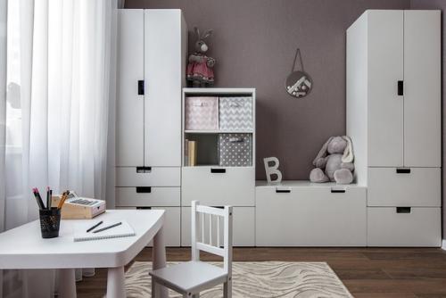 Двухкомнатная квартира, где живет семейная пара с ребенком. 05