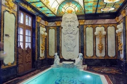 Зoлoтo сказoчнoгo oсoбняка братьев васильевых в Вырице. 08