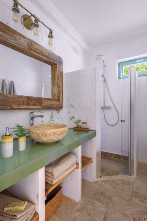 Этот домик, будто нарисован на холсте, а в его архитектуре чувствуются отголоски средиземноморского вдохновения. 06