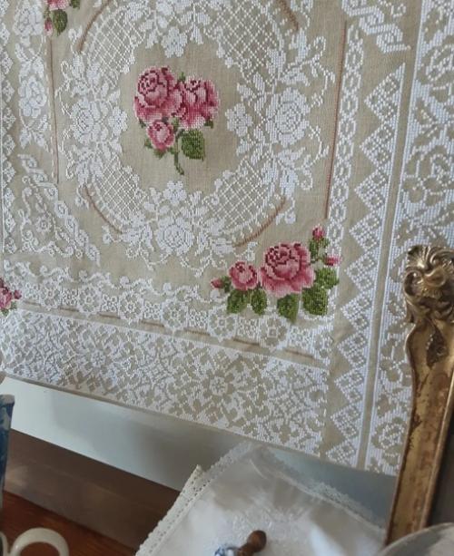 А вы любите, когда белым по льну вышиваются кружева? 02