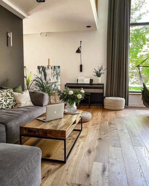 Темно-серый и зелёный цвет с большим количеством дерева в семейном доме в стиле сканди: уютный интерьер, полный вдохновляющих идей. 03