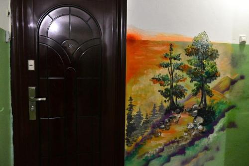 Жители Ярославля творчески подходят к благоустройству своих домов. 04