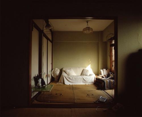 Несколько снимков из книги Tokyo Style от довольно известного японского фотографа кёити цудзуки. 09