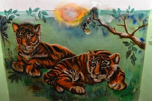 Жители Ярославля творчески подходят к благоустройству своих домов. 02