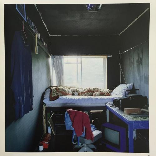 Несколько снимков из книги Tokyo Style от довольно известного японского фотографа кёити цудзуки. 04