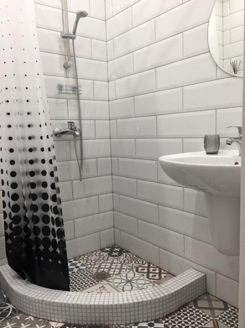 Здравствуйте!  Оцените, пожалуйста, нашу маленькую студию в 20 кв метров с отдельным входом. 04