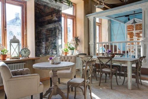 7 кафе Петербурга, где можно отдохнуть в гамаке или покачаться на качелях. 02