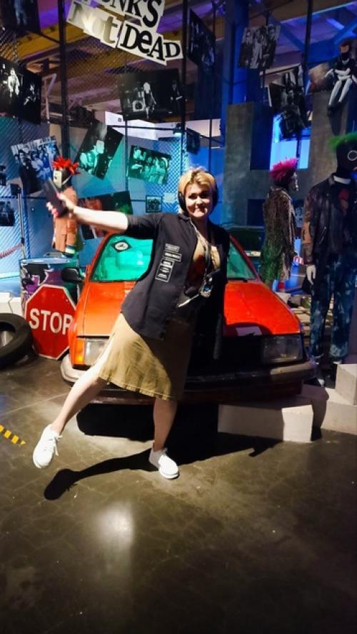 Когда были ещё в питере, успела посетить выставку в севкабеле панк - культура. 01