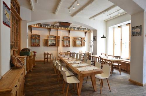 Ресторан Lacrimi si Sfinti в Бухаресте. 01