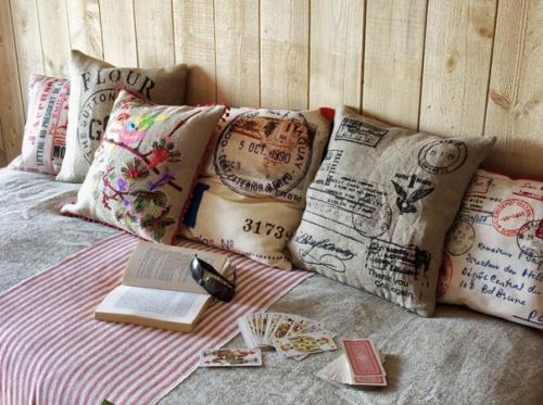 Придать комнате домашний уют помогут декоративные подушки. 03