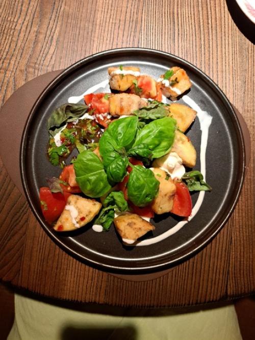 Сходили вчера в новый ресторан кавказской кухни Mama Toma. 01