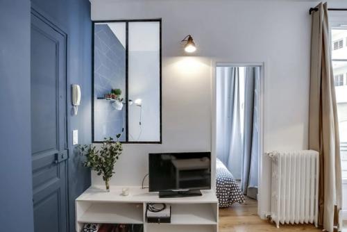 Современный интерьер парижской квартиры площадью всего 20 кв. 02