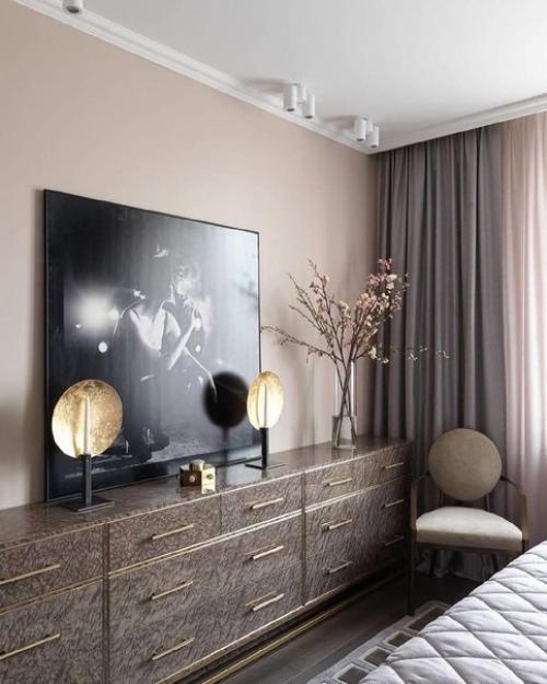 По-настоящему красиво и достаточно бюджетно оформили свою спальню! 01