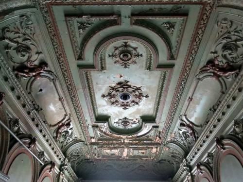 Мы представляем особняк предпринимателя Петра Вейнера, который стоит на углу улицы Чайковского и пр. Чернышевского. 05