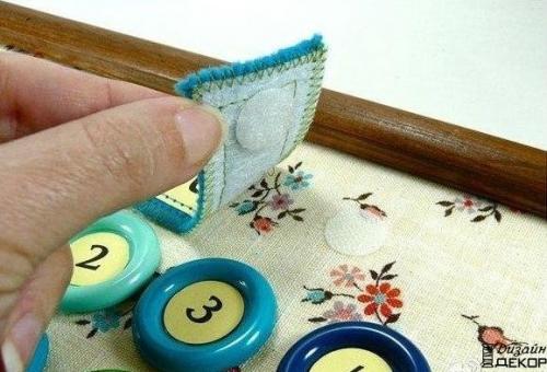 Календарь из пуговиц? 08