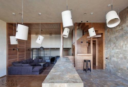 Квартира с необычным дизайном разработана Петром костеловым и находится в Москве, Россия. 01