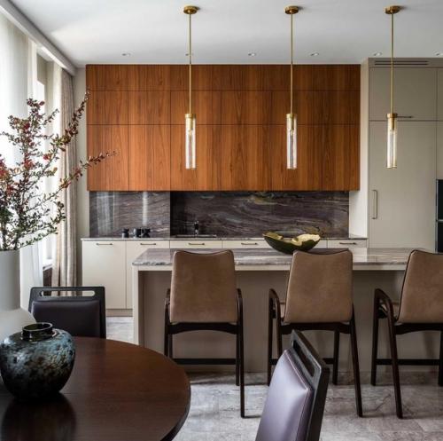 Квартира с дровяным камином, дизайн от бюро Рorterouge Interiors. 01