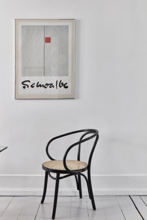 В этой квартире с красными акцентами, расположившейся в центре Копенгагена, царит очаровательная жизнь парижского кафе. 02