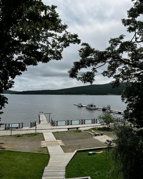 В том случае, если вдруг во Владивостоке вас застала непогода - остаётся одно. 02