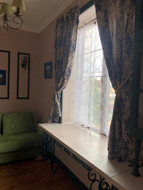 Закончили внутреннюю отделку небольшой гостевой комнаты в частном доме в Архангельске. 01