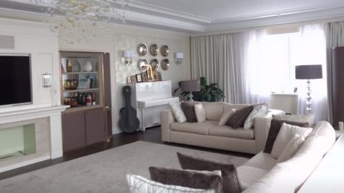 Душевая для Собак: как выглядит баснословно дорогая квартира МакSим. 01