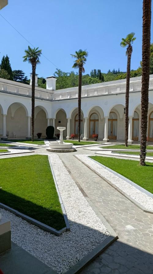 Ливадийский дворец.  Летняя резиденция императорской семьи Романовых. 05