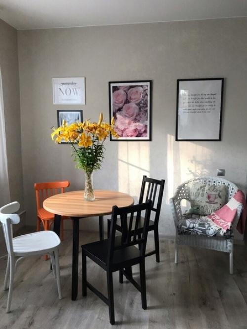 Недорогой ремонт квартиры, которую наполнили настоящим уютом и теплом. 01