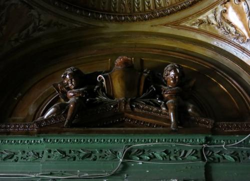 Мы представляем особняк предпринимателя Петра Вейнера, который стоит на углу улицы Чайковского и пр. Чернышевского. 03