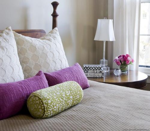 Сочетание фиолетового и зеленого цветов в интерьере - нетривиальное и стильное решение, подходящее практически для любой комнаты. 03