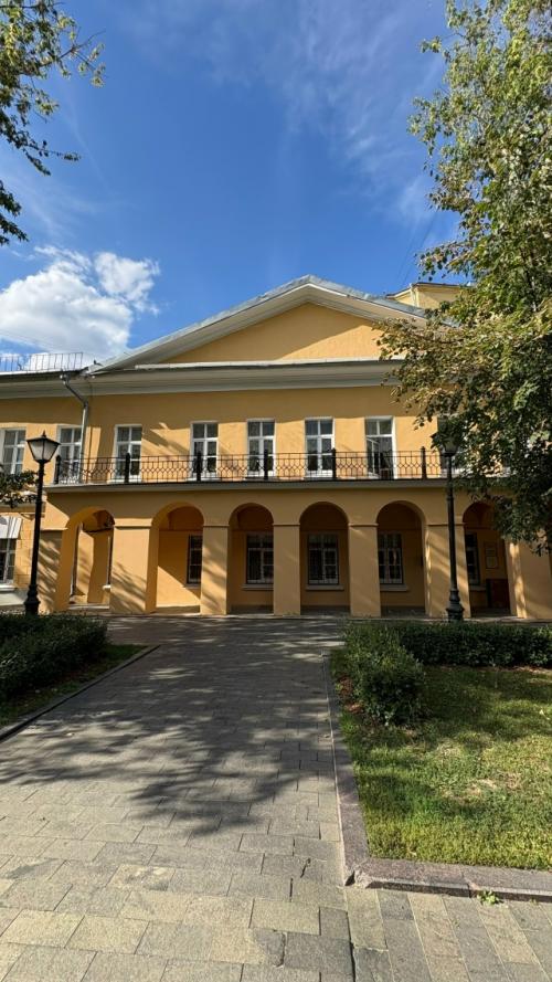 Мдинабакиева.

Дом Н. в. гоголя - мемориальный музей и научная библиотека. 

