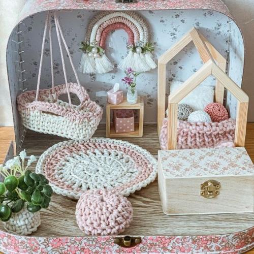 Я просто влюбилась в эти кукольные чемоданчики. 03