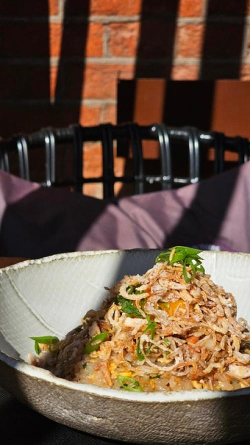 В депо, на белорусской, нашли классный ресторан Twintigers, который сочетает в себе четыре кухни: китайская, вьетнамская, тайваньская и тайская. 06