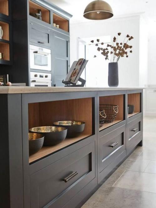 Серый цвет по-прежнему царит в современных интерьерах, и кухни - не исключение. 03