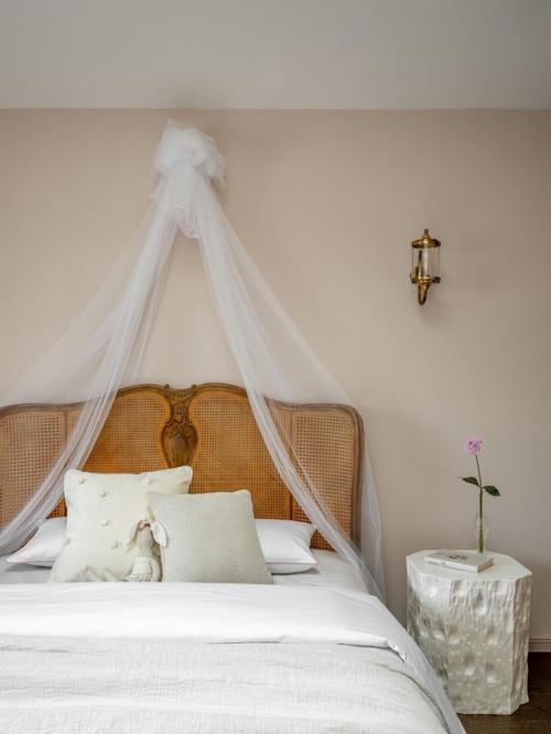 Кровать с балдахином в детской - уют как из сказки. 06