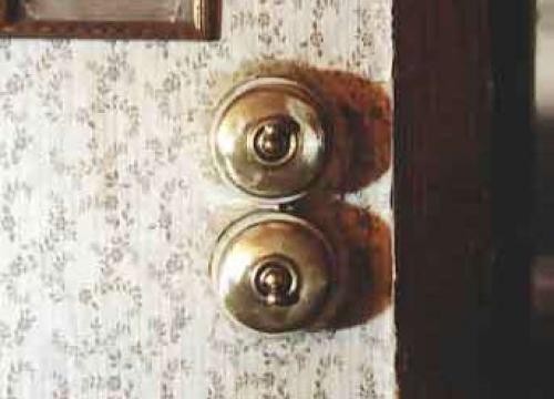 Дом врача расположен на пересечении стрелецкой и большой житомирской. 04