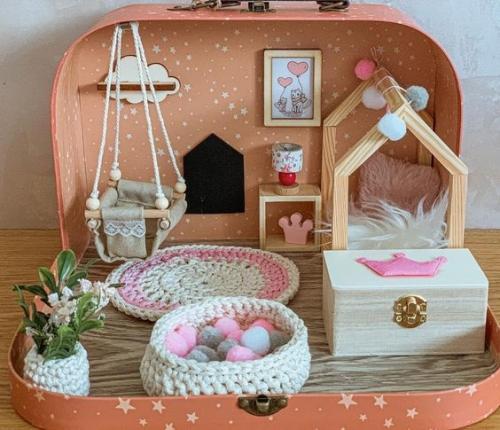 Я просто влюбилась в эти кукольные чемоданчики. 02