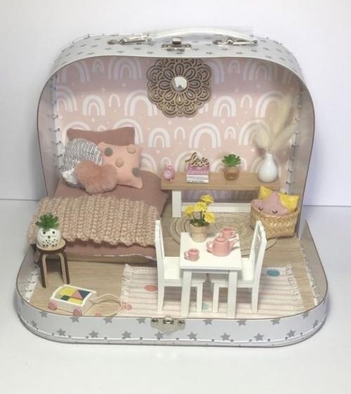 Я просто влюбилась в эти кукольные чемоданчики. 05