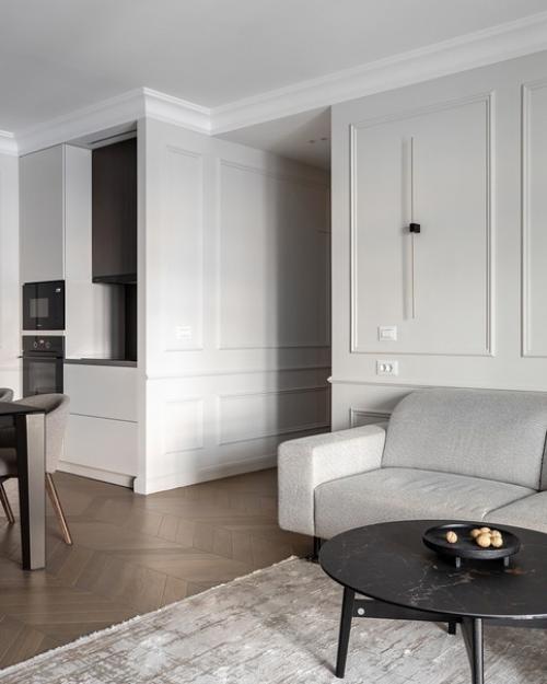 Квартира расположена на 21-м этаже ЖК, интерьер создавался для семьи с ребенком, школьницей начальных классов. 03