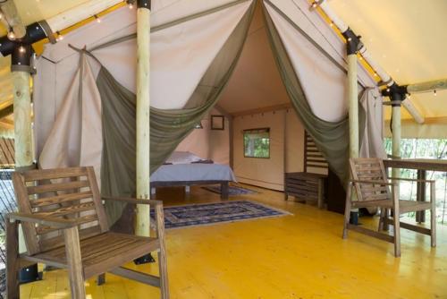 Давно я не жила на турбазах в палатках, но сейчас турбазы другие, и называются загадочно - Глэмпинг. 04