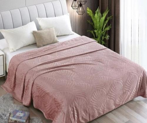 Многие считают розовый цвет инфантильным и достойным исключительно комнаты юной девушки. 05