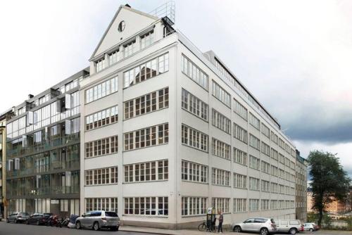 Представленное в этой статье здание раньше являлось самой настоящей шоколадной фабрикой, которая со временем сменила здание на более современное.