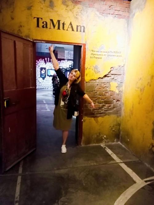 Когда были ещё в питере, успела посетить выставку в севкабеле панк - культура. 03